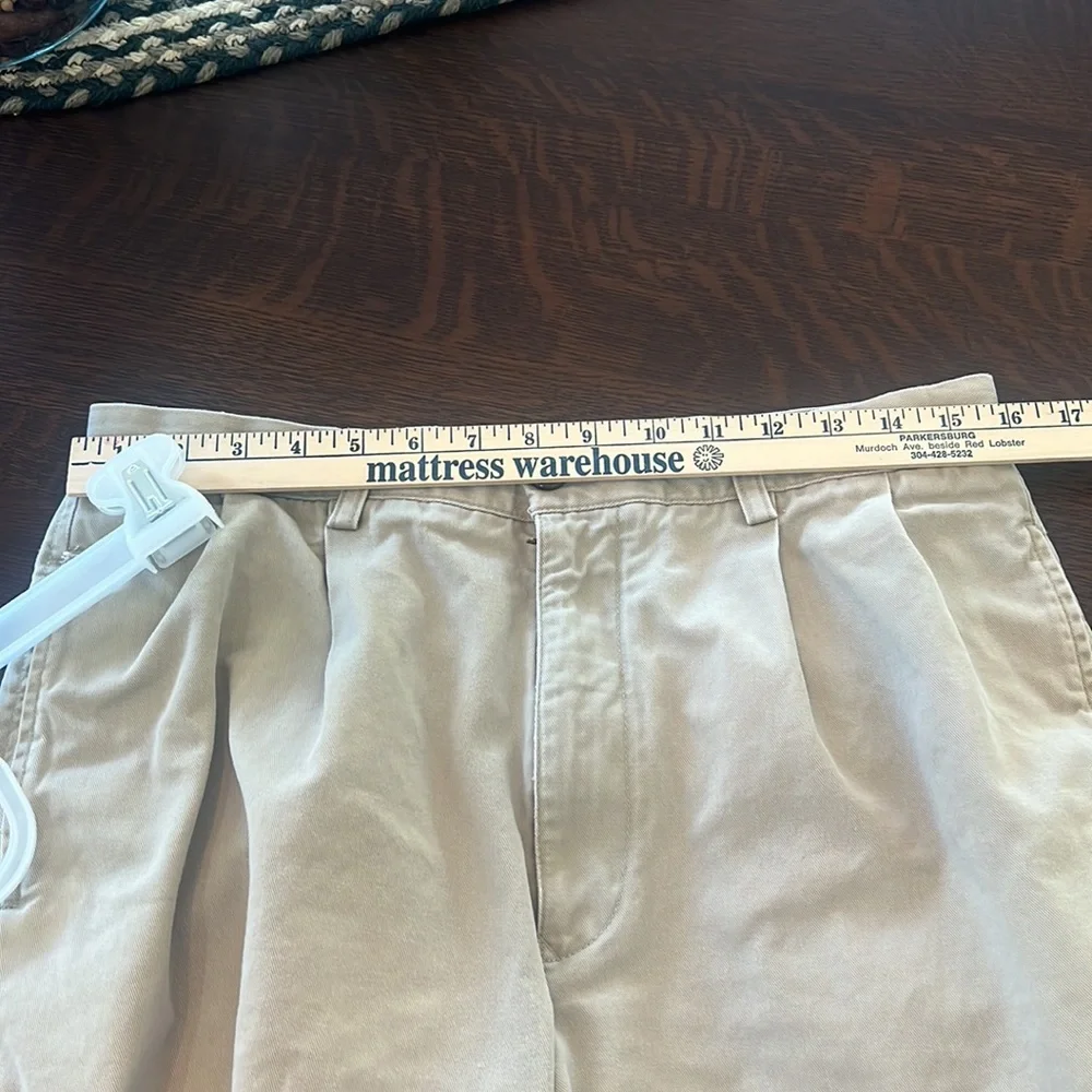 Nautica Rigger Shorts. Size 32 Mens. Tan khaki. Hiking outdoors lake